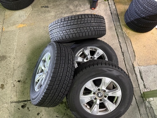 265/65/r17 プラド150系のホイール付きスタッドレスタイヤとナット24個