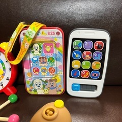 【お取引中⭐︎】知育おもちゃ　スマートフォン風　日本語　英語　わんわん　こま　木のおもちゃ　アンパンマン　の画像