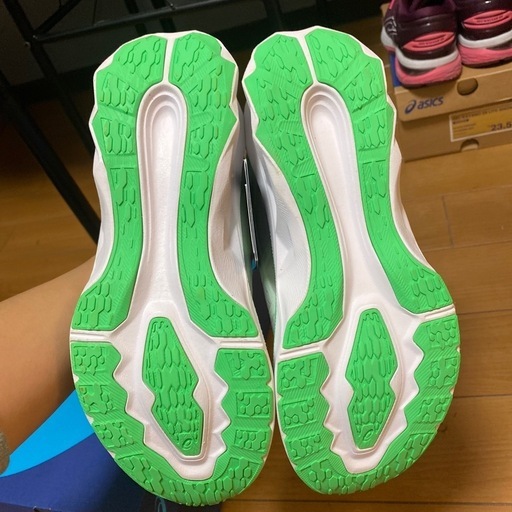 女性ランニングシューズ