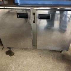業務用冷蔵庫　小さめ