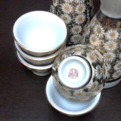①九谷焼　徳利×２　猪口×５　セット　酒器　金彩　菊花　菊詰め　花詰め　の画像