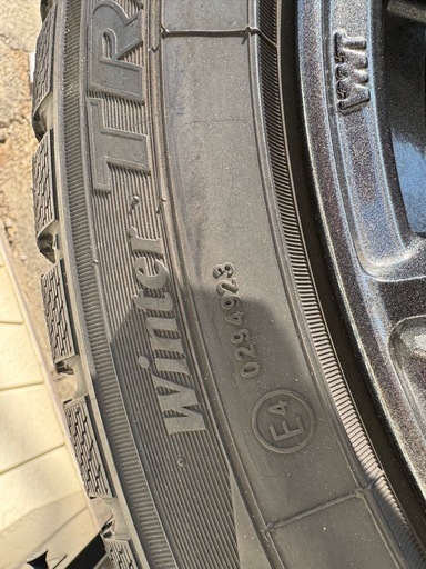 トーヨータイヤ　スタッドレスタイヤ 215/50R18 4本セット　ホイール付き　