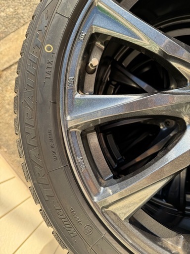 トーヨータイヤ　スタッドレスタイヤ 215/50R18 4本セット　ホイール付き　