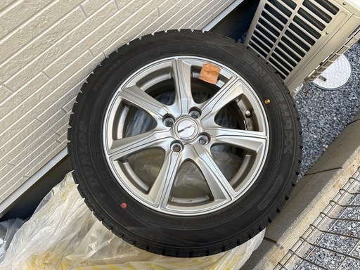 DUNLOPスタッドレスタイヤ、アルミホイール付き
