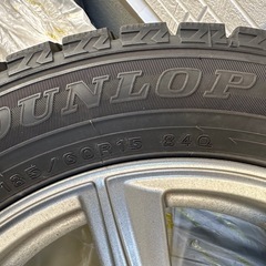 DUNLOPスタッドレスタイヤ、アルミホイール付きの画像