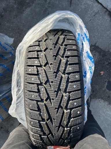 215 55 17 スパイク　美品　４本セット