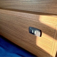 美品✨シングルベッド　大容量収納　コンセント付 マットレス付きの画像