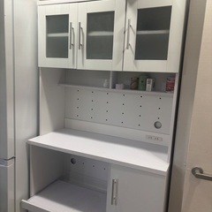 【12／11までの受け取り限定】食器棚の画像