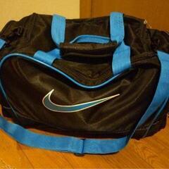 🔴【新古品】NIKE✔のスポーツバッグ