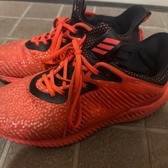 アディダス スニーカー