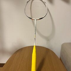 バドミントンラケット　YONEX voltric 70 e-tune nanoray 20の画像