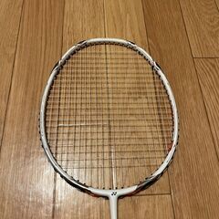 バドミントンラケット　YONEX voltric 70 e-tune nanoray 20の画像