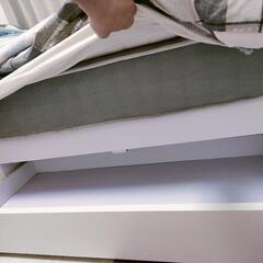 ダブルベッドマット付きの画像