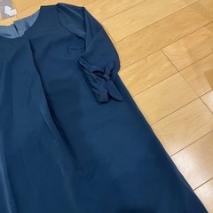 【タグ着き】結婚式にもぴったりなワンピース　紺色の画像
