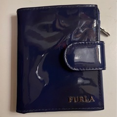 フルラ2つ折り財布