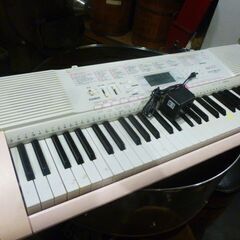 カシオキーボード　光ナビ　６１鍵盤