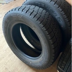 205 65 15 ほぼ新品　スタッドレス2本の画像