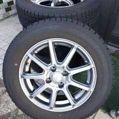 スタットレタイヤホイール４本セットです。