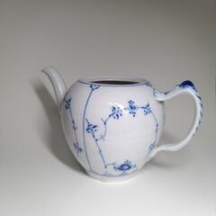 ロイヤルコペンハーゲン 　ブルーフルーテッド プレイン ティーポット 700mlの画像