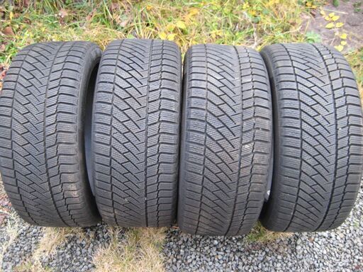 スタッドレスタイヤ 235/45R17 ４本　セット