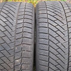 スタッドレスタイヤ 235/45R17 ４本　セットの画像