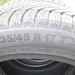 スタッドレスタイヤ 235/45R17 ４本　セットの画像