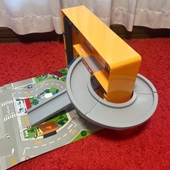 トミカ　スロープ駐車場　　