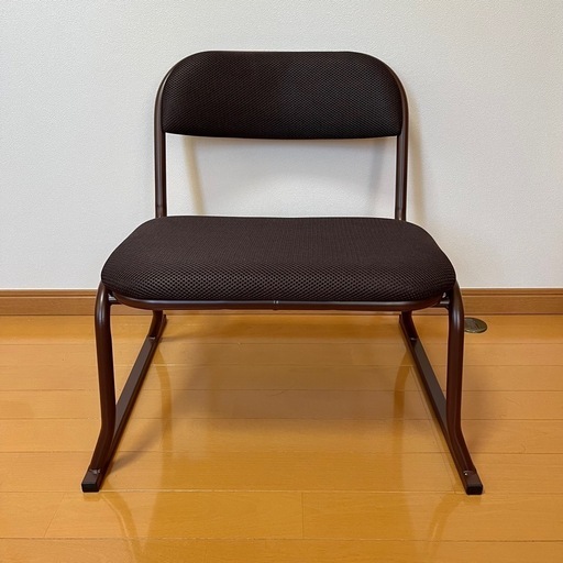 【ほぼ新品】カインズ　立ち上がりやすいイス