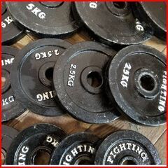 ① 状態良好 FIGHTING ROAD/ファイティングロード ダンベル60KGセット(片手30KG×2個)◆5kg×8/2.5kg×4/1.25kg×4/シャフトx2本◆穴径約28mm 手渡し希望/自社配送可能（配送エリアについてお問い合わせください）の画像