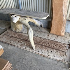 流木テーブルの画像