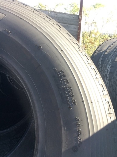 DUNLOP11R22.5が８本295/22.5が２本