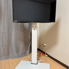 テレビスタンド、34インチテレビ