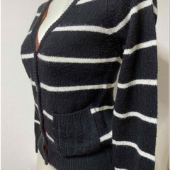 黒と白のストライプ Vネックカーディガン【150】の画像