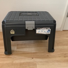 スツール　踏み台　工具箱　一台三役