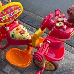 アンパンマン三輪車デラックスの画像