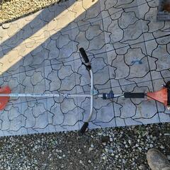 中古　草刈機　エンジン掛かりいいです。下取りします。