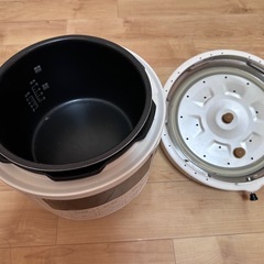 電気圧力鍋、炊飯器の画像
