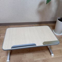 ベッドテーブル