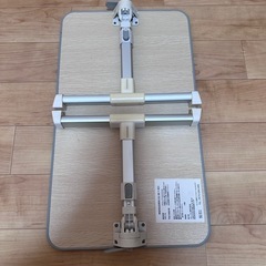 ベッドテーブルの画像