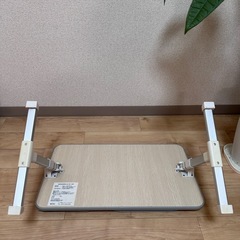 ベッドテーブルの画像