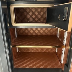 金庫 指紋と電子キーの画像