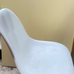 白色　椅子