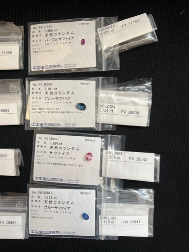 天然サファイアルース8点です。