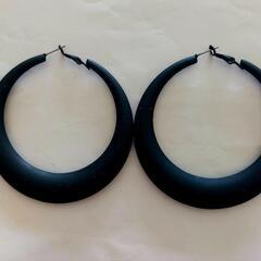 黒色ピアス