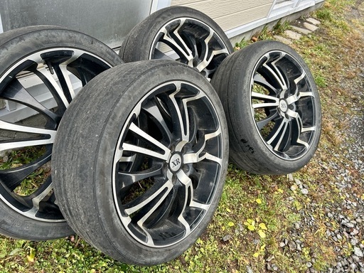 XR GRANDE  20インチアルミホイール　245/40ZR20