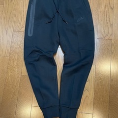 ナイキ　テックフリース　新品タグ付き　サイズLの画像