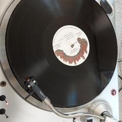 Numark レコードプレーヤーの画像