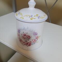 陶器の入れ物