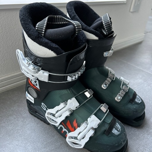 一流メーカーサロモンスキーブーツ(ジュニア)