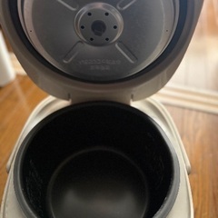 【今日中】TOSHIBAテレビ32型&象印炊飯器5合セットの画像